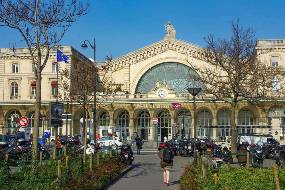 Tesla Model Y noire — chauffeur VTC Gare de l'Est Paris 10ème arrondissement