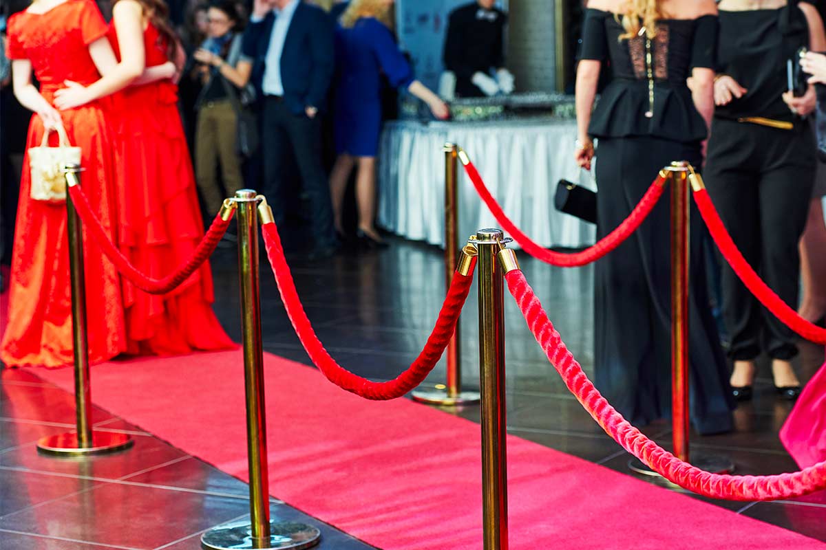 Tapis rouge gala Paris — chauffeur VTC soirée de prestige Tesla noire